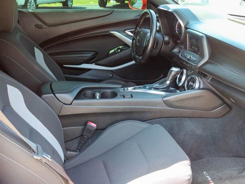 Used 2019 Chevrolet Camaro LT RWD image 8