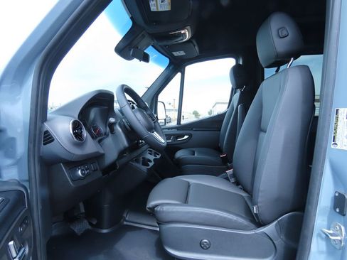 Used 2024 Mercedes-Benz Sprinter 2500 image 20