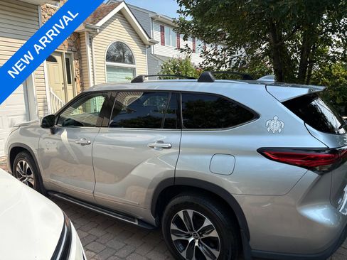 Used 2021 Toyota Highlander XLE AWD/4WD image 10