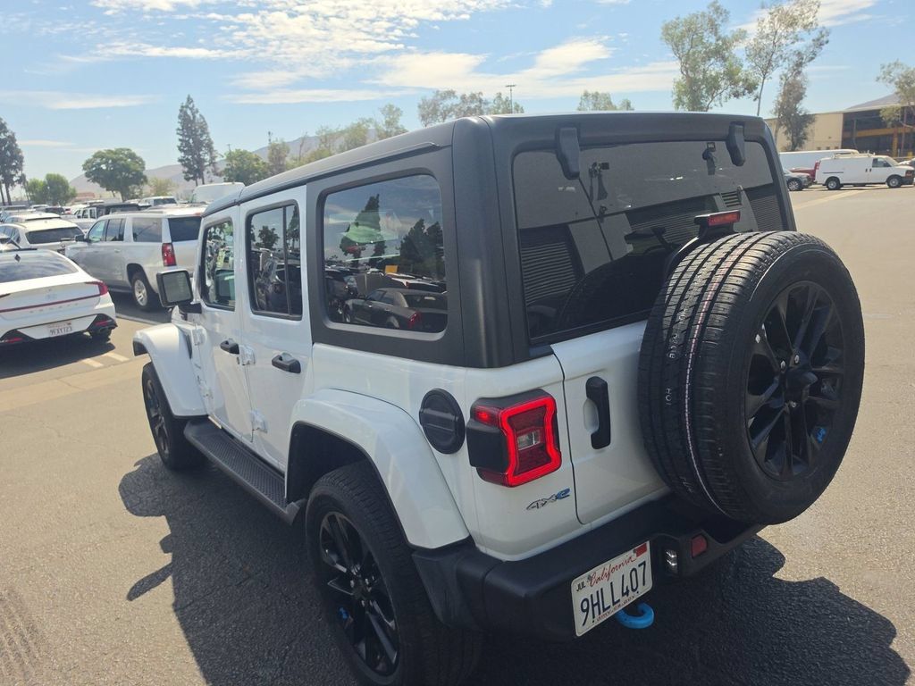 Used 2023 Jeep Wrangler Unlimited Sahara AWD/4WD image 4