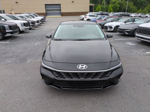 New 2026 Hyundai Elantra SE FWD image 2