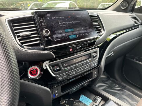 Used 2025 Honda Ridgeline Black Edition image 24