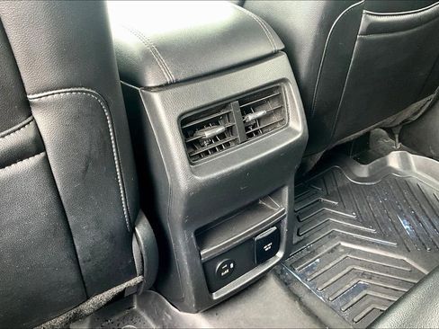 Used 2022 Ford Edge Titanium AWD/4WD image 11