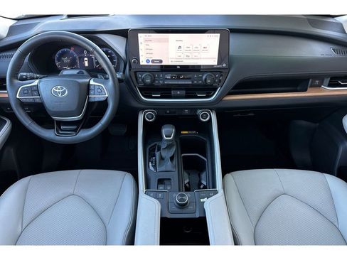 Used 2025 Toyota Grand Highlander AWD image 15