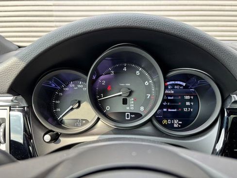 Certified 2026 Porsche Macan image 17