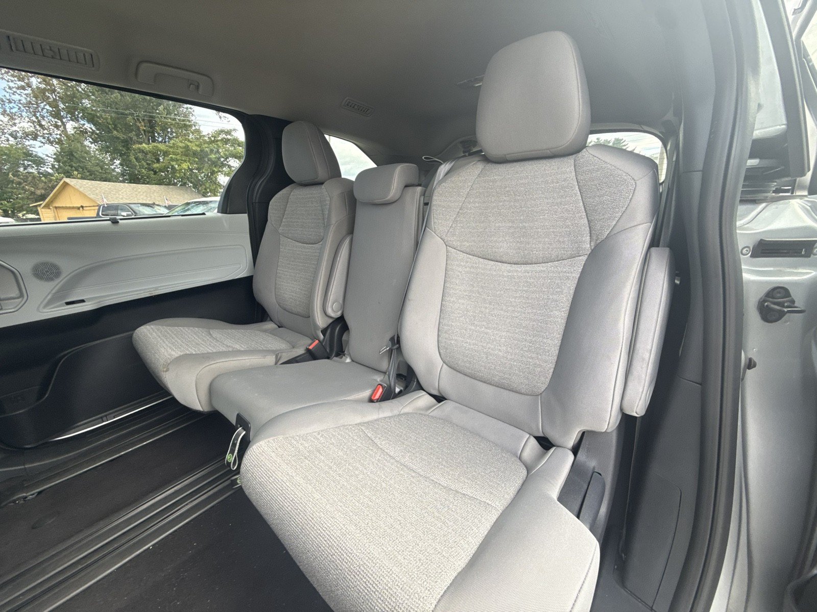 Used 2025 Toyota Sienna LE FWD image 24