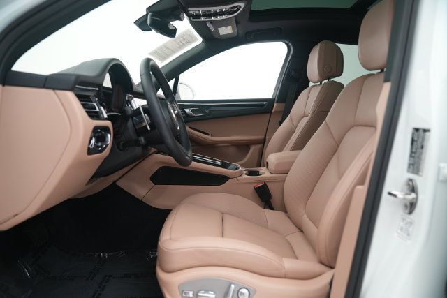 Certified 2026 Porsche Macan AWD/4WD image 12