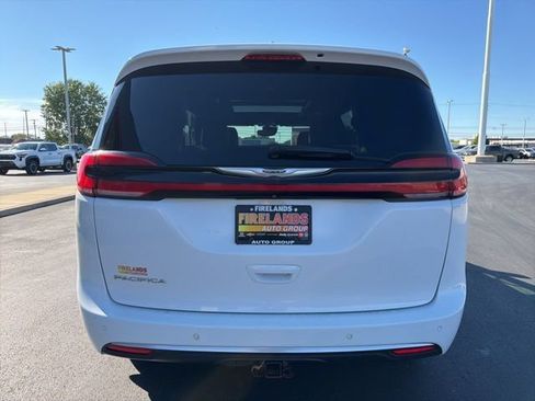Used 2022 Chrysler Pacifica Pinnacle FWD image 6