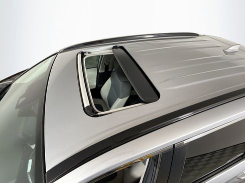 Used 2021 Toyota RAV4 XLE w/ Convenience Package image 14