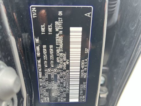Used 2025 Toyota Highlander LE FWD image 37