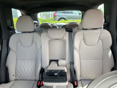 Certified 2025 Volvo XC90 B6 Plus AWD/4WD image 36
