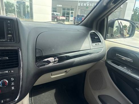 Used 2018 Dodge Grand Caravan SXT FWD image 40