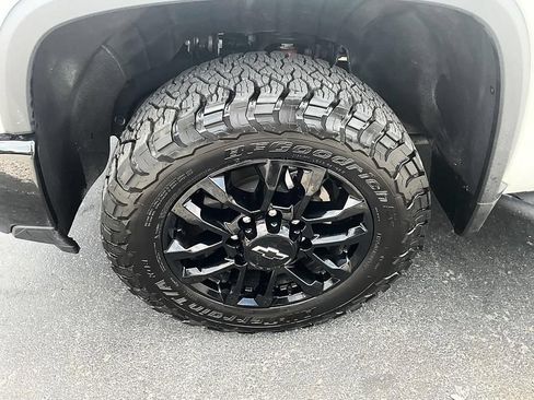 Used 2025 Chevrolet Silverado 2500 LT w/ Trail Boss Package AWD/4WD image 13