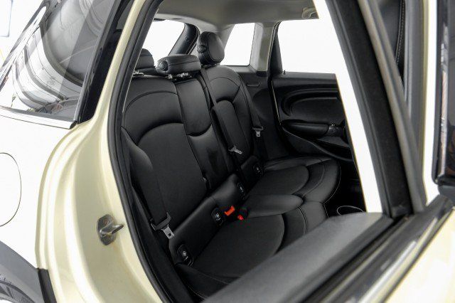 Used 2016 MINI Cooper 4-Door Hardtop FWD image 32