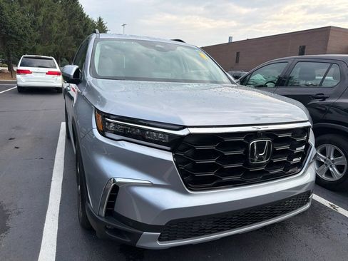 Used 2025 Honda Pilot Elite image 5