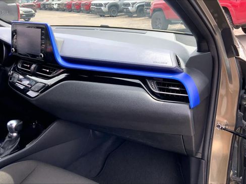 Used 2021 Toyota C-HR XLE image 16