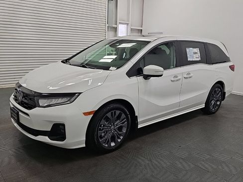 New 2026 Honda Odyssey Touring image 4