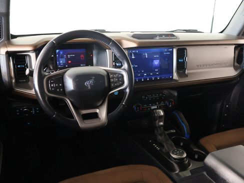 Used 2022 Ford Bronco Outer Banks AWD/4WD image 2