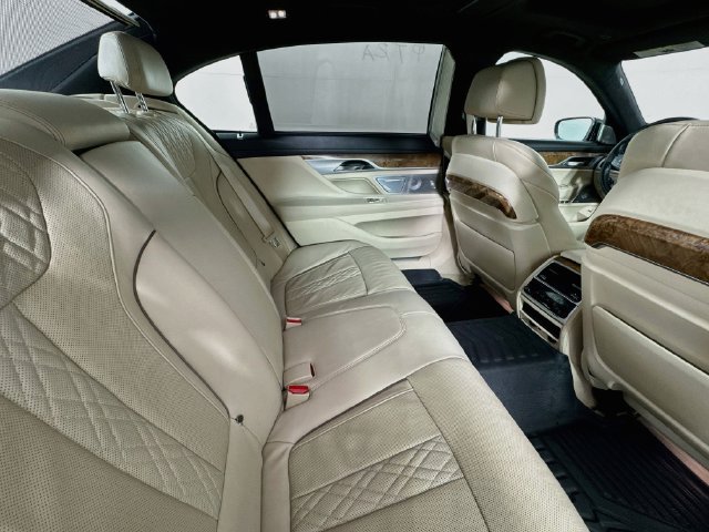 Used 2018 BMW 750i RWD image 24