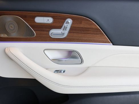 Used 2023 Mercedes-Benz GLS 450 4MATIC image 36