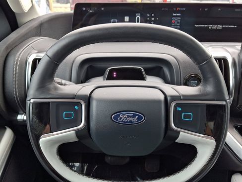Used 2025 Ford Expedition Platinum w/ Platinum Ultimate Package AWD/4WD image 21