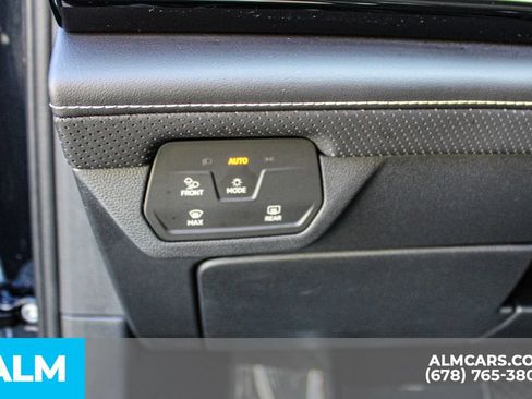 Used 2025 Volkswagen Atlas SE FWD image 32