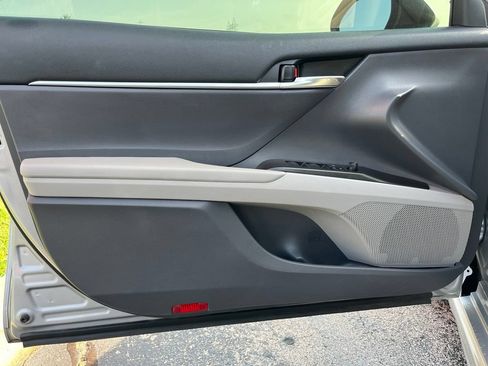 Used 2022 Toyota Camry SE FWD image 15