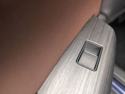 Used 2021 Toyota Venza Limited w/ Advanced Technology Package image 12