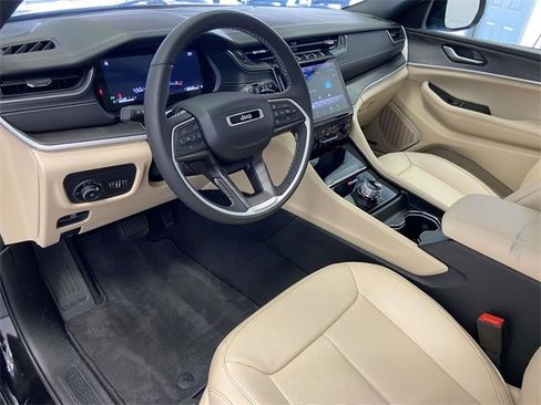 Used 2024 Jeep Grand Cherokee L Limited w/ Luxury Tech Group II image 20