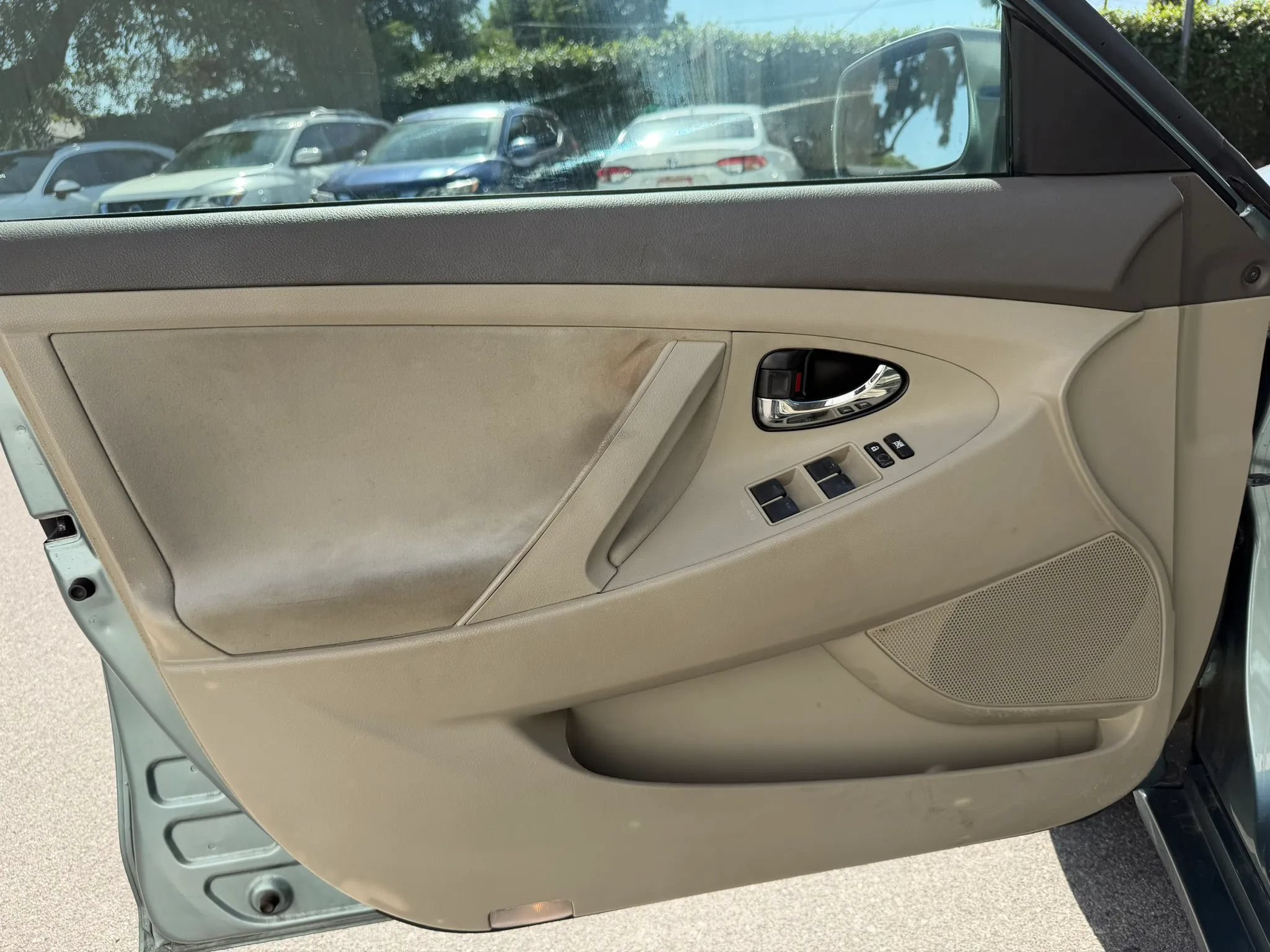 Used 2011 Toyota Camry LE FWD image 26