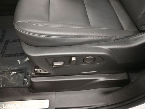 Used 2024 Chevrolet Suburban Z71 image 16