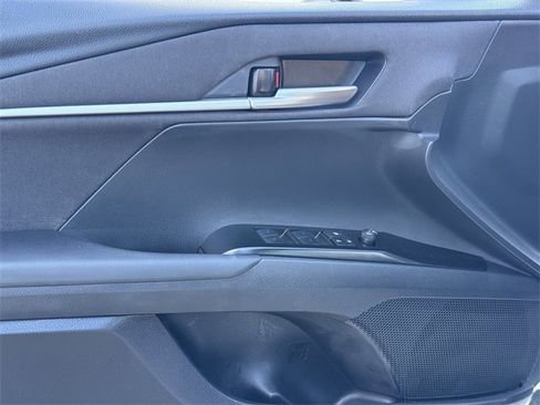 Used 2025 Toyota Camry SE image 26