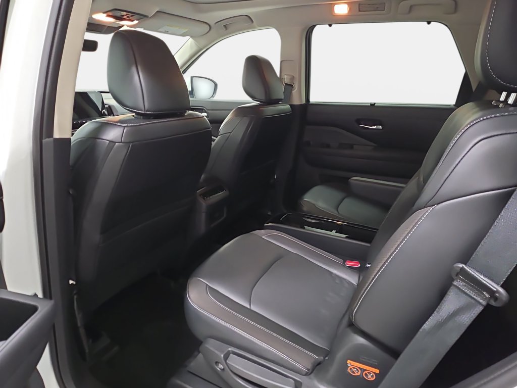 Used 2024 Nissan Pathfinder SL w/ SL Premium Package AWD/4WD image 12