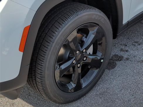 New 2025 Jeep Grand Cherokee Altitude RWD image 31