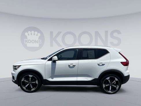 Used 2020 Volvo XC40 T5 Momentum w/ Protection Package Premier AWD/4WD image 7