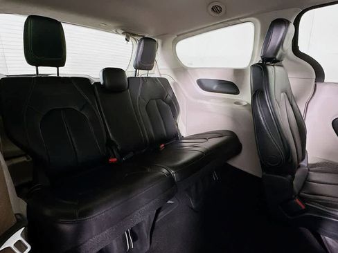 Used 2021 Chrysler Voyager Lxi FWD image 30