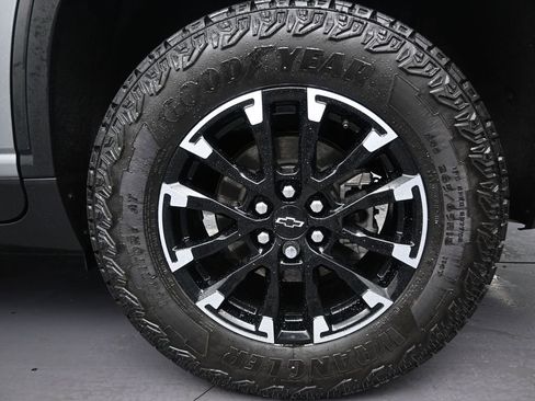 Used 2025 Chevrolet Traverse Z71 image 10