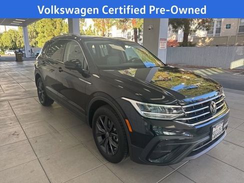Certified 2023 Volkswagen Tiguan SE w/ Panoramic Sunroof Package image 4