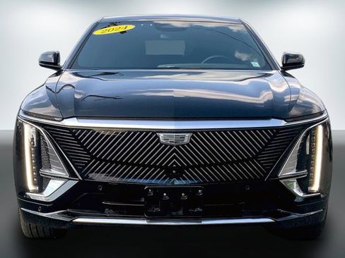 Used 2024 Cadillac Lyriq Luxury AWD/4WD image 2