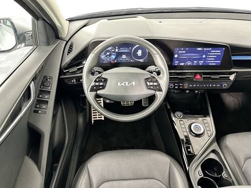 Used 2023 Kia Niro Wave w/ Wave Preserve Package FWD image 3