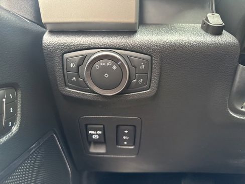 Used 2019 Ford F150 Lariat w/ Trailer Tow Package image 12