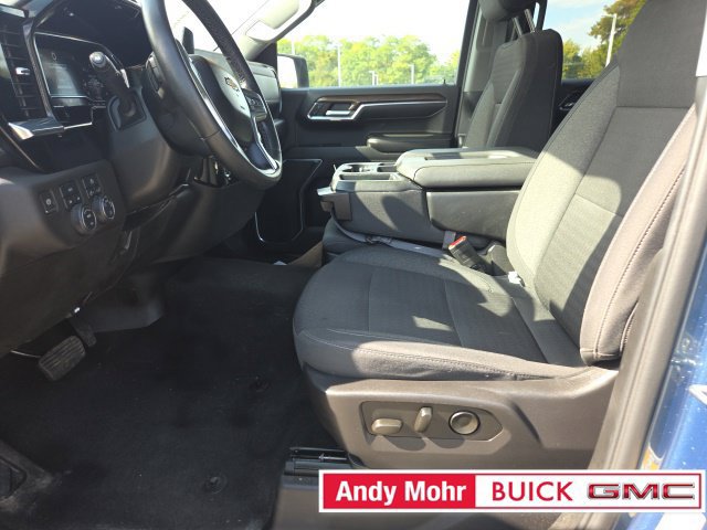 Used 2024 Chevrolet Silverado 1500 LT AWD/4WD image 3