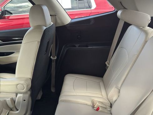 Used 2023 Buick Enclave Essence image 9