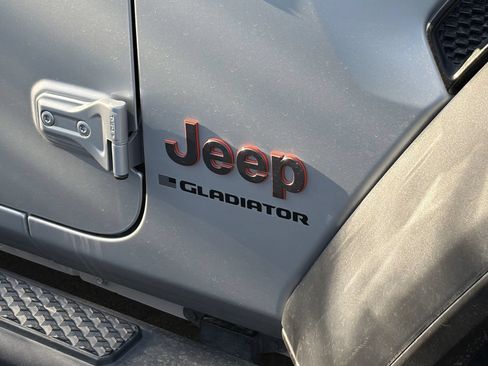 Used 2023 Jeep Gladiator Mojave w/ Cold Weather Group AWD/4WD image 6
