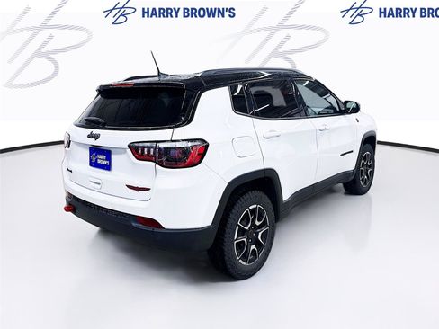 Used 2025 Jeep Compass Trailhawk AWD/4WD image 10