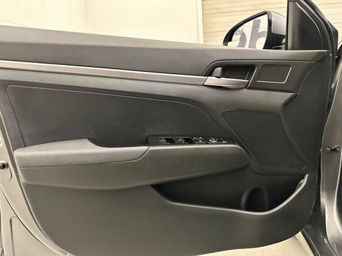 Used 2020 Hyundai Elantra SE w/ Cargo Package (C1) FWD image 16