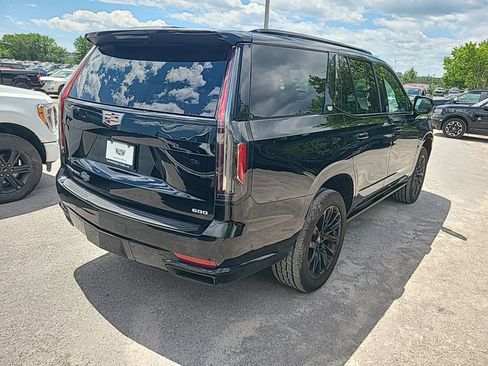 Used 2021 Cadillac Escalade Sport Platinum AWD/4WD image 3