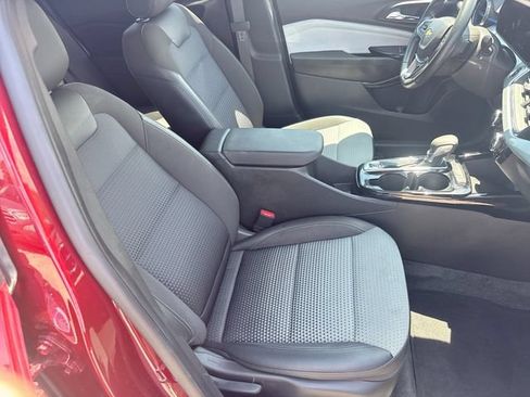 Used 2025 Chevrolet Trax LT w/ LT Convenience Package FWD image 24