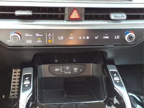 Used 2025 Kia Sorento SX AWD/4WD image 21