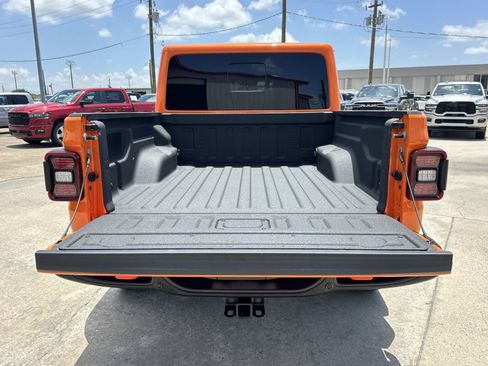 Used 2025 Jeep Gladiator Mojave AWD/4WD image 8